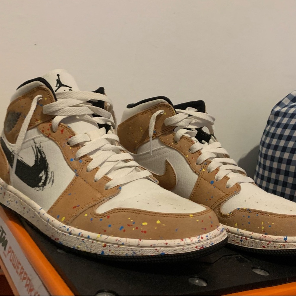 Jordan 1 Mid Breastroke